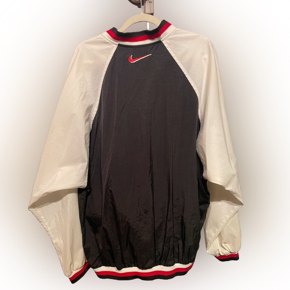 NIKE swoosh windbreaker, white,black and red, Size US L - Picture 2 of 6